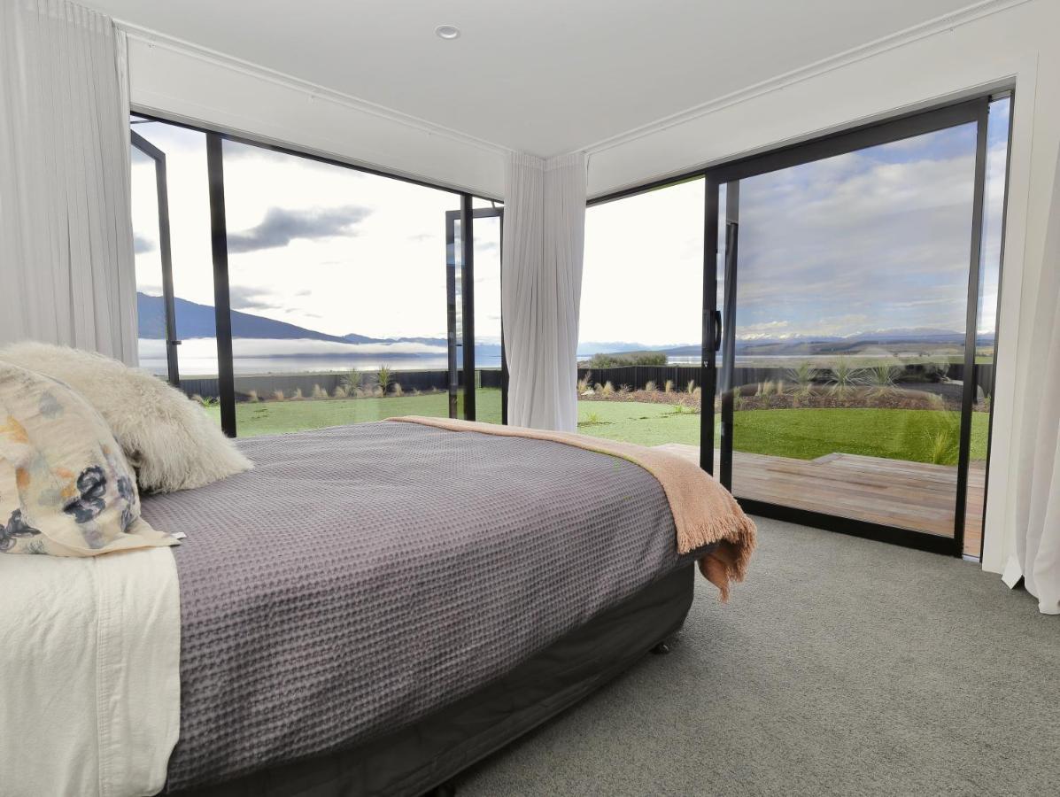 Lake House - Te Anau Holiday Home Exteriör bild