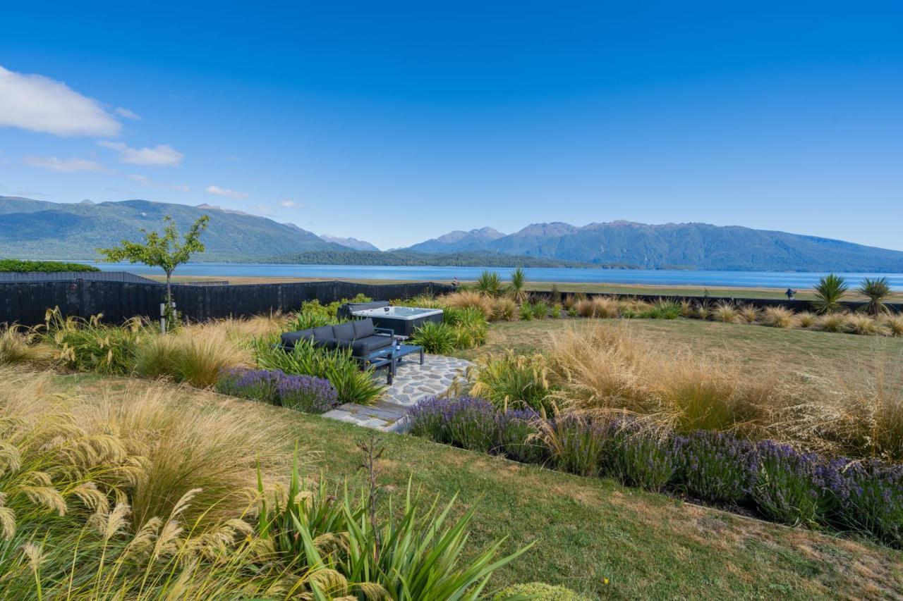Lake House - Te Anau Holiday Home Exteriör bild