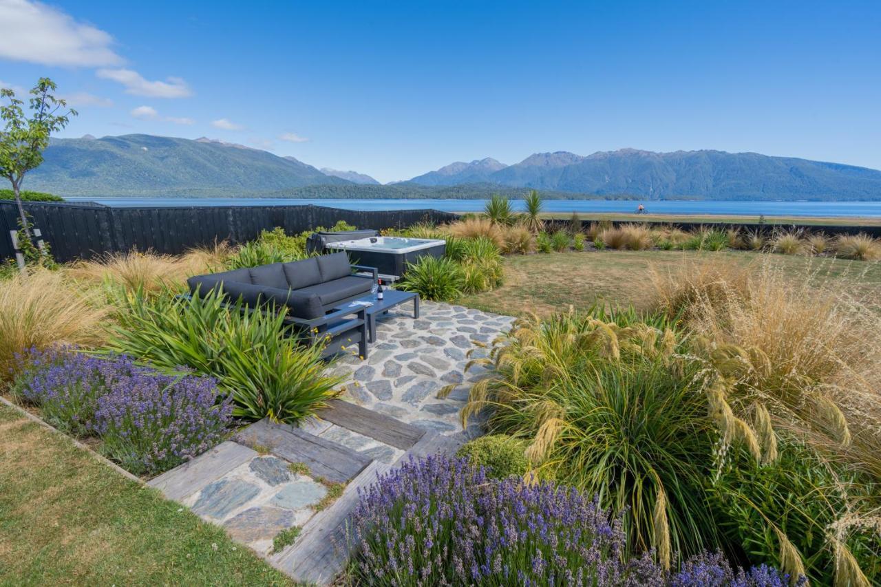 Lake House - Te Anau Holiday Home Exteriör bild